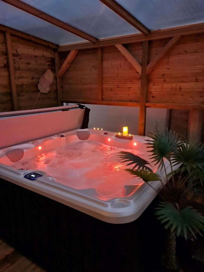 A Fleur De Spa : Maison Chaleureuse Avec Spa Privatif Et Billard. Coulogne Buitenkant foto